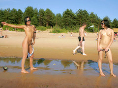 Skinny Babe Impresses The Nude Beach With Her Body